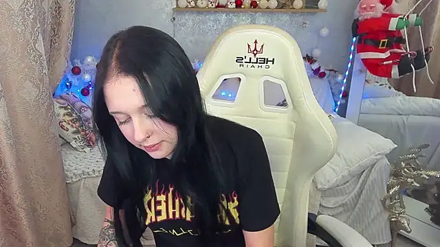 ScarletttMoon online show from December 19, 8:05 pm