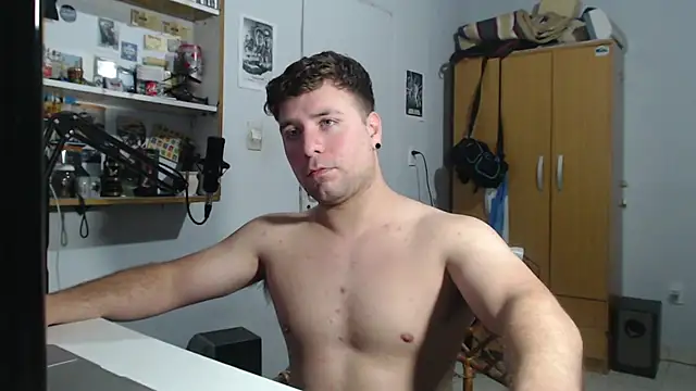 Snapshot of ferrari1996 chatting on November 11, 5:40 am ferrari1996 online show from November 11, 5:40 am