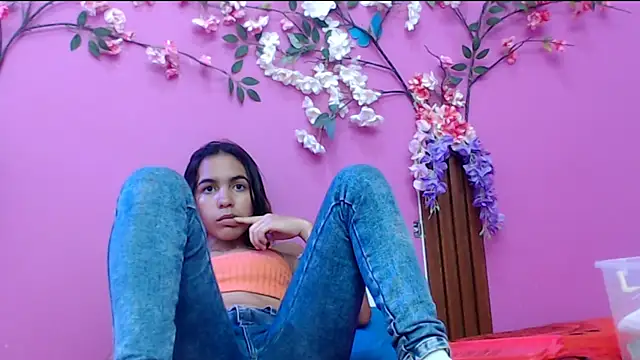 skinnysofia18 online show from September 10, 1:11 pm