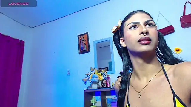 Snapshot of Sharasexy1 chatting on November 3, 9:27 pm Sharasexy1 online show from November 3, 9:27 pm