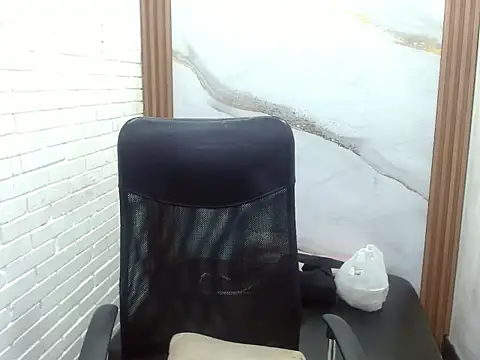 Penelopee Rouse online show from October 31, 12:39 pm