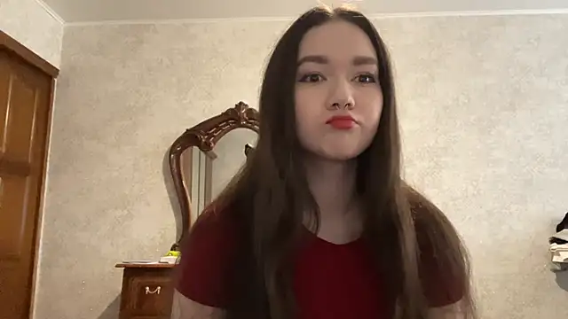 Pikmigirl18 online show from September 15, 1:11 pm