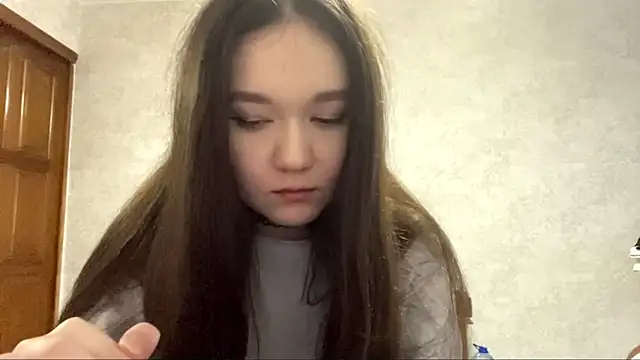 Pikmigirl18 online show from September 21, 1:57 pm