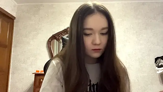 Pikmigirl18 online show from September 22, 1:24 pm