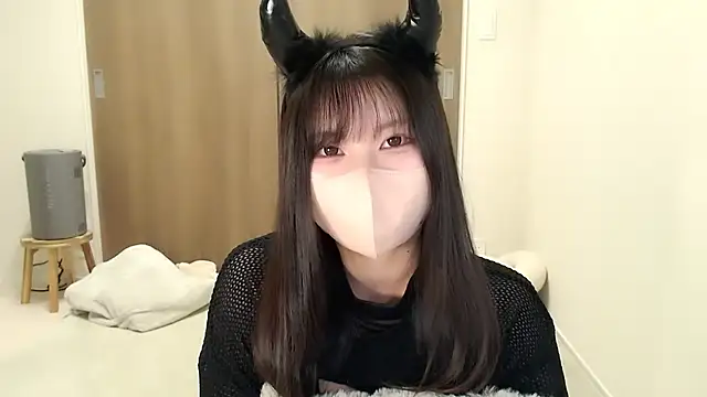 Snapshot of moka-neko chatting on October 31, 11:44 am moka-neko online show from October 31, 11:44 am