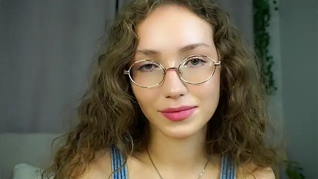 ZeniaBolich online show from September 12, 9:04 pm