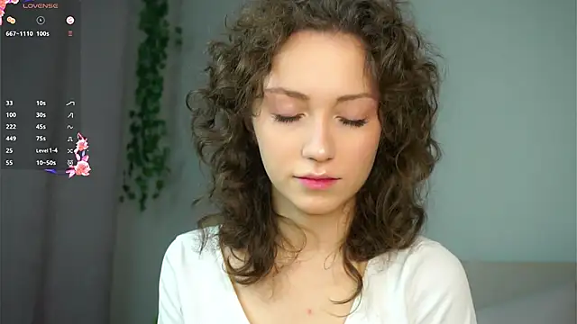 ZeniaBolich online show from November 14, 9:35 pm