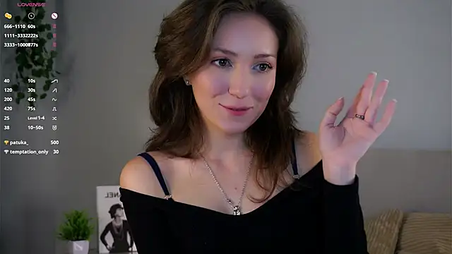 ZeniaBolich online show from November 18, 9:30 pm