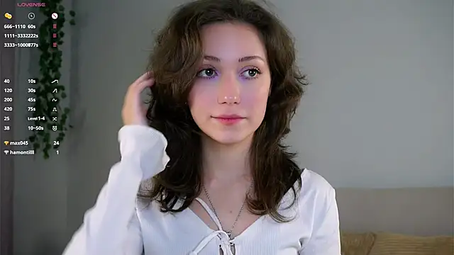 ZeniaBolich online show from November 20, 9:14 pm