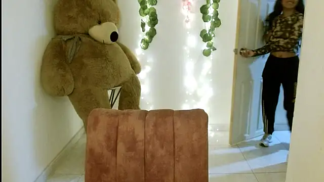 EIVIY1609 online show from October 3, 1:52 pm