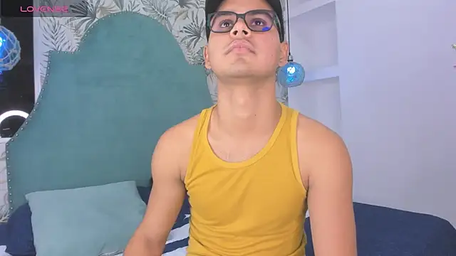 Tthiago cruz online show from October 14, 9:04 pm