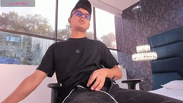 Tthiago cruz online show from November 15, 8:16 pm