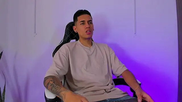 Nickyblazze  online show from September 19, 2:07 pm