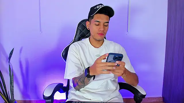 Nickyblazze  online show from October 13, 12:05 pm