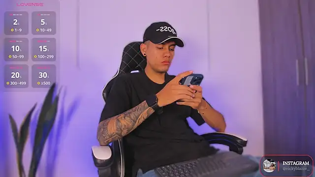 Nickyblazze  online show from November 12, 12:27 pm