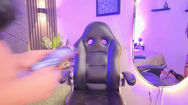 1Anya online show from November 8, 7:45 pm