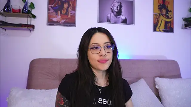 Snapshot of SophiieCumsx chatting on November 6, 12:06 pm SophiieCumsx online show from November 6, 12:06 pm