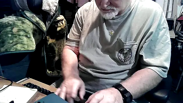 Snapshot of georgew62 chatting on September 18, 2:35 am georgew62 online show from September 18, 2:35 am