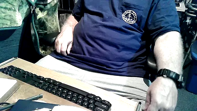 Snapshot of georgew62 chatting on September 27, 3:33 am georgew62 online show from September 27, 3:33 am