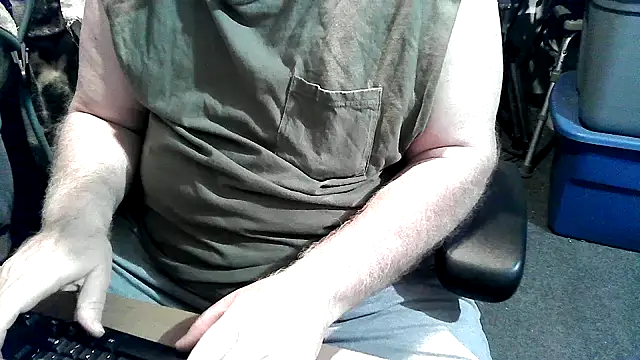 Snapshot of georgew62 chatting on October 1, 4:29 am georgew62 online show from October 1, 4:29 am