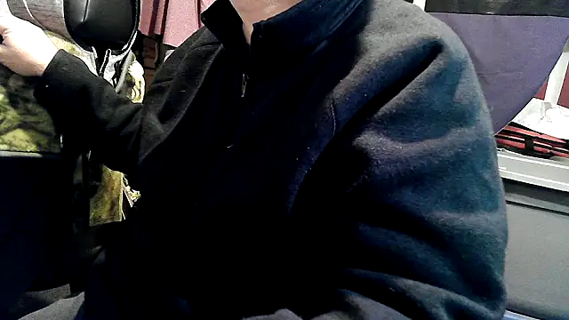 Snapshot of georgew62 chatting on December 14, 1:44 am georgew62 online show from December 14, 1:44 am