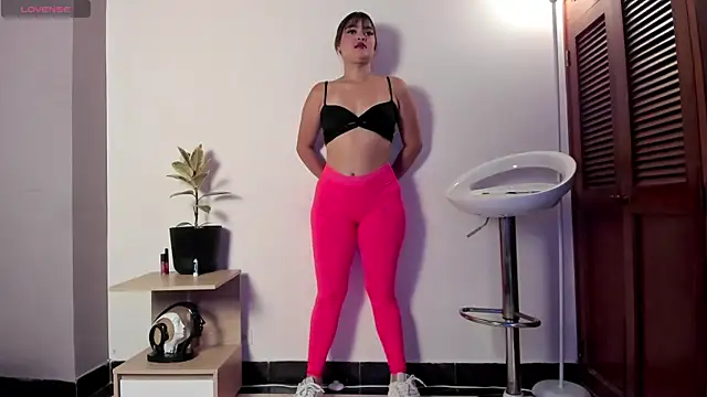 Maxinnevance online show from September 30, 12:21 pm