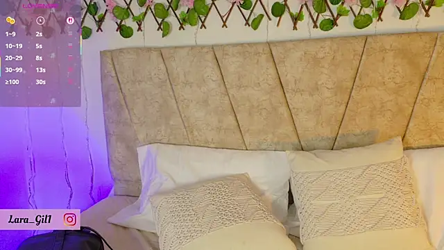 LaraGiil online show from September 19, 1:01 pm