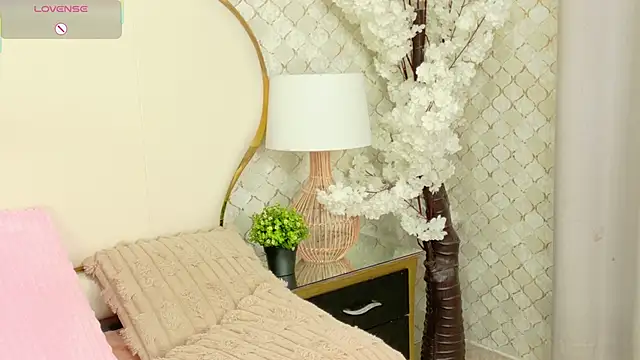 Snapshot of MadissonBonny_ chatting on October 22, 9:20 am MadissonBonny online show from October 22, 9:20 am