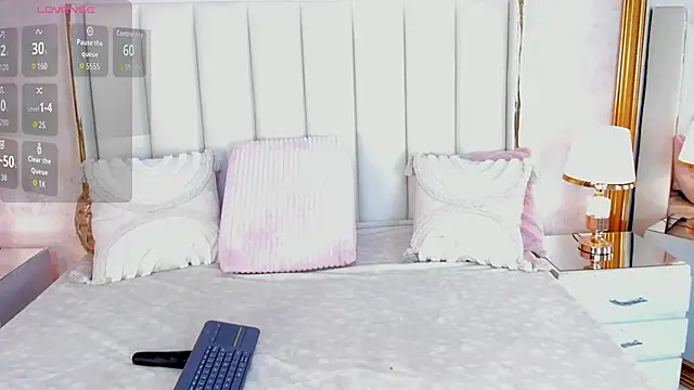 Snapshot of MadissonBonny_ chatting on November 13, 8:52 pm MadissonBonny online show from November 13, 8:52 pm