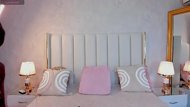 Snapshot of MadissonBonny_ chatting on November 15, 10:15 pm MadissonBonny online show from November 15, 10:15 pm