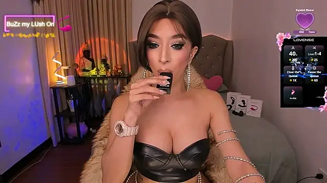 Snapshot of Dream_Goddess chatting on December 12, 9:30 am Dream Goddess online show from December 12, 9:30 am