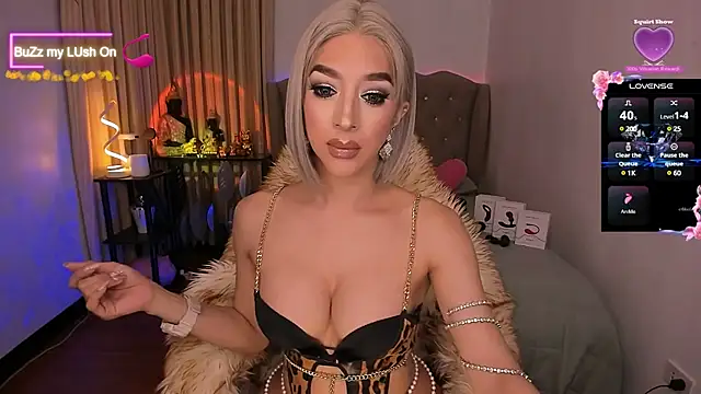 Snapshot of Dream_Goddess chatting on December 13, 9:02 am Dream Goddess online show from December 13, 9:02 am