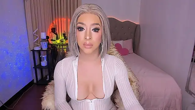 Snapshot of Dream_Goddess chatting on December 14, 7:47 am Dream Goddess online show from December 14, 7:47 am