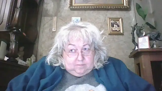 Snapshot of Lala-Love56 chatting on October 31, 6:31 pm Lala-Love56 online show from October 31, 6:31 pm