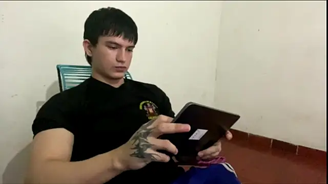 ErickWalton online show from October 4, 4:43 am