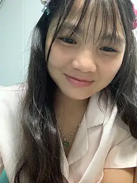 Emlyly-18 online show from October 5, 2:48 pm