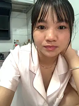 Emlyly-18 online show from October 15, 1:06 am