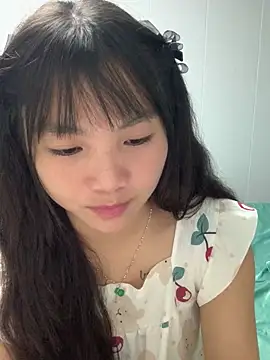 Emlyly-18 online show from October 15, 1:33 pm