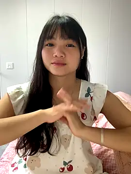 Emlyly-18 online show from October 23, 3:17 am