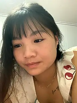 Emlyly-18 online show from October 23, 6:06 pm