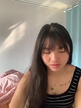 Emlyly-18 online show from November 2, 1:52 am