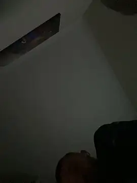 Snapshot of Johnclips2 chatting on December 17, 4:18 am Johnclips2 online show from December 17, 4:18 am