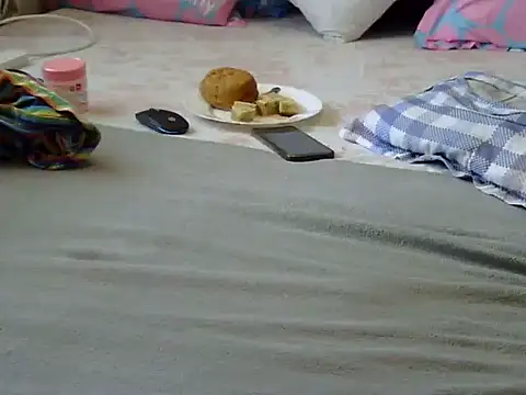 Playroom queen online show from October 3, 8:33 am