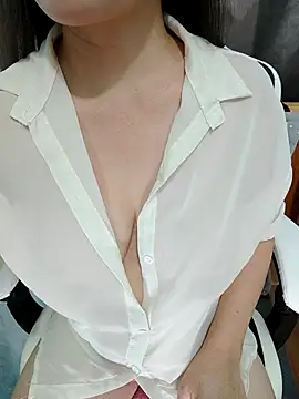 Snapshot of LadyMaiMai chatting on November 5, 8:36 am LadyMaiMai online show from November 5, 8:36 am