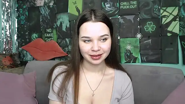 Snapshot of GloriyaDre chatting on September 14, 5:28 am GloriyaDre online show from September 14, 5:28 am