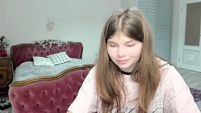 Lilly Jess online show from December 19, 11:34 pm