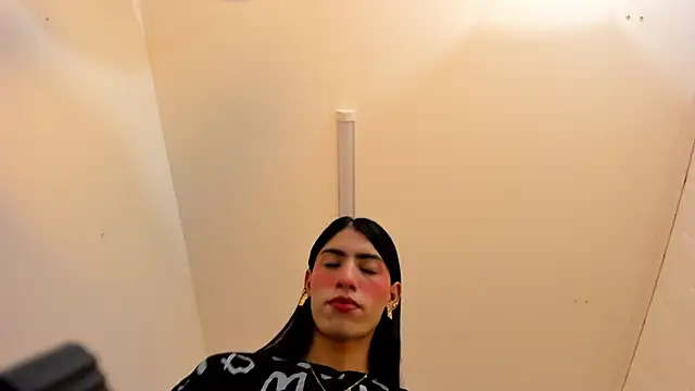 Sofia summers online show from November 19, 4:23 am