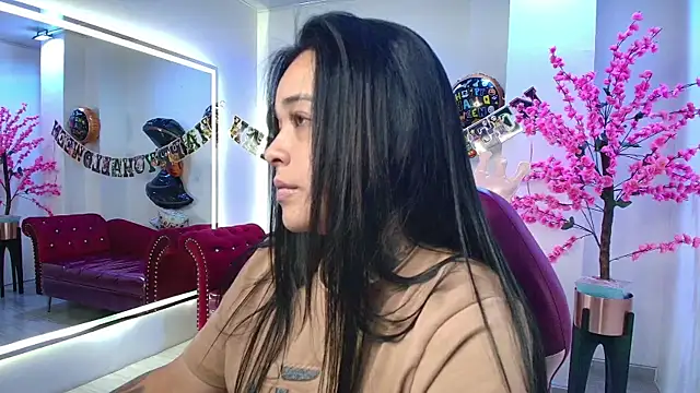 Black roseee online show from October 28, 3:43 am