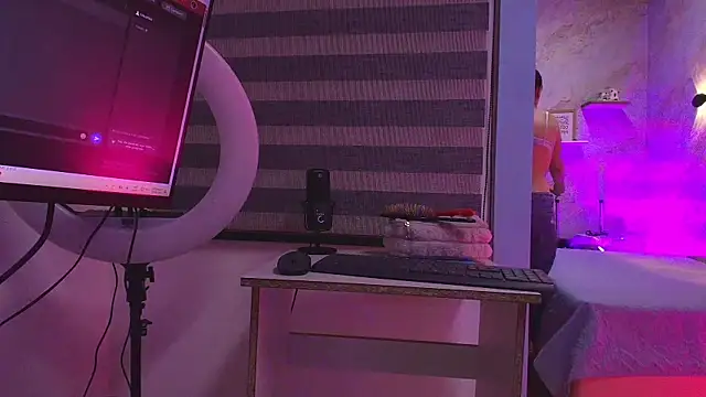 abbyrouss  online show from October 10, 3:05 am