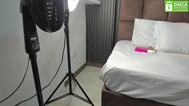 Sussy Vixen online show from September 26, 10:14 pm